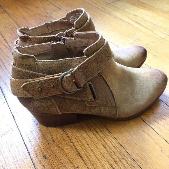 Clark’s Tan ankle booties SIZE 7 - Picture 2 of 9